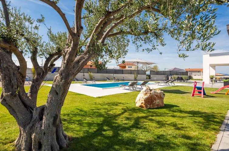 Vakantiehuis Villa Lacus in Vrana with pool