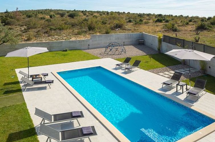 Vakantiehuis Villa Lacus in Vrana with pool