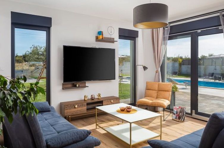 Vakantiehuis Villa Lacus in Vrana with pool