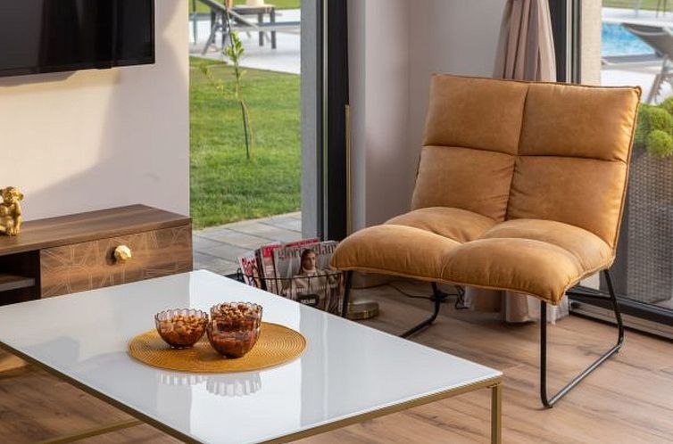 Vakantiehuis Villa Lacus in Vrana with pool