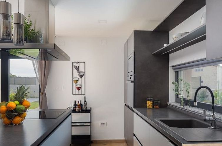 Vakantiehuis Villa Lacus in Vrana with pool