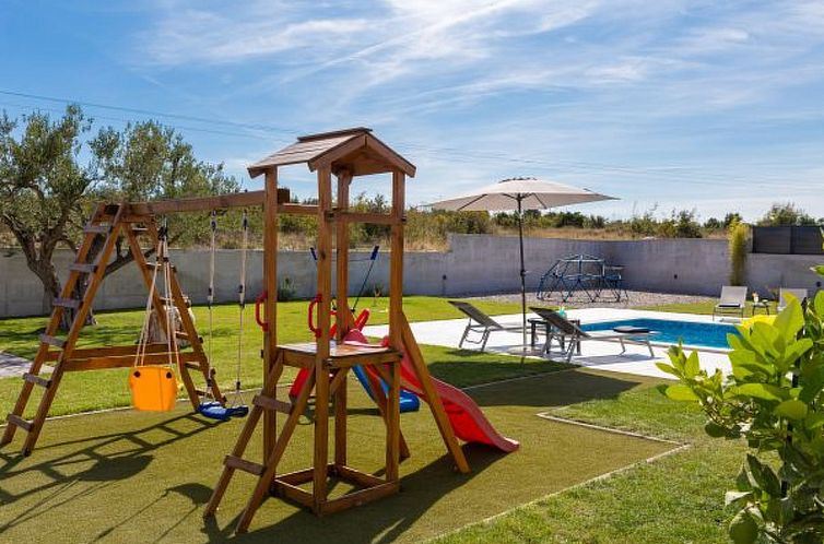Vakantiehuis Villa Lacus in Vrana with pool