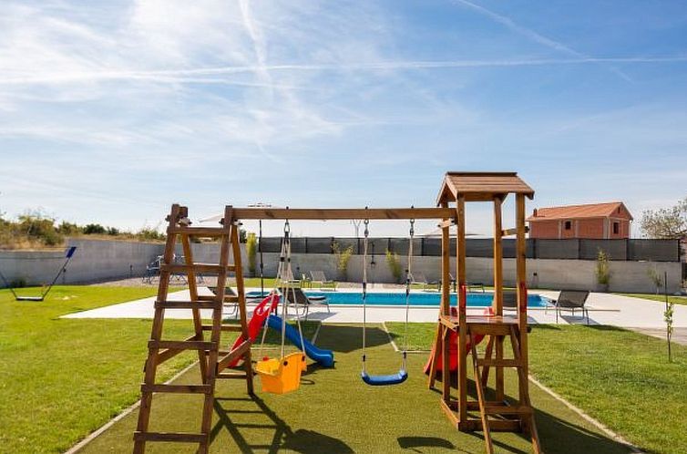 Vakantiehuis Villa Lacus in Vrana with pool