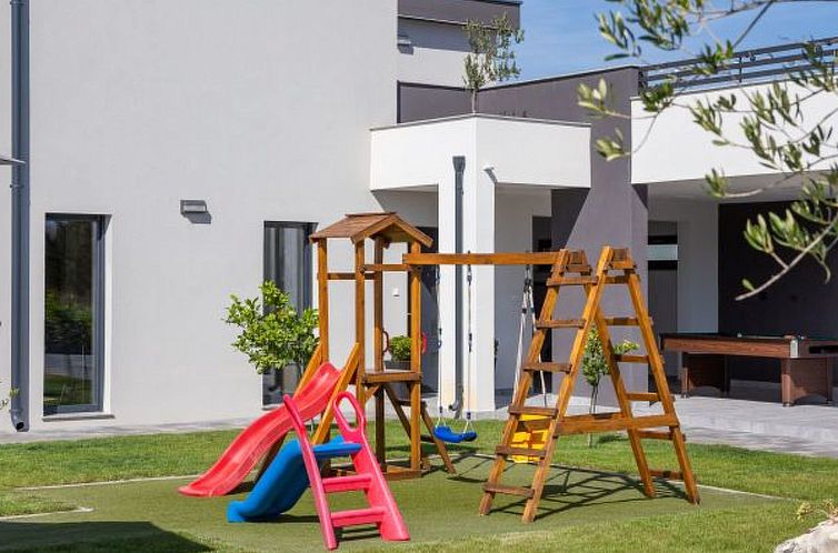 Vakantiehuis Villa Lacus in Vrana with pool