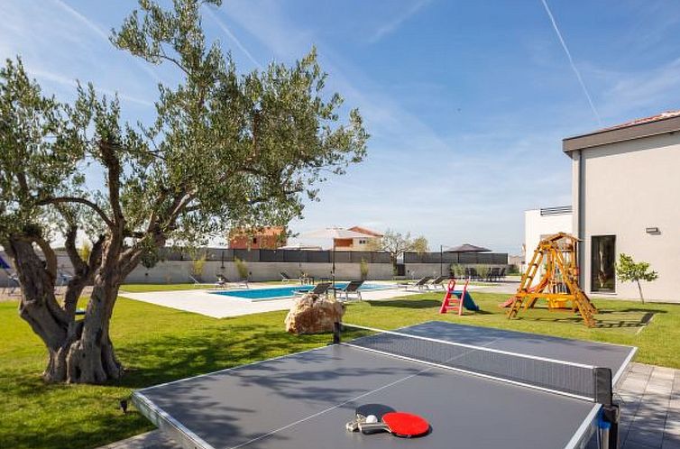 Vakantiehuis Villa Lacus in Vrana with pool
