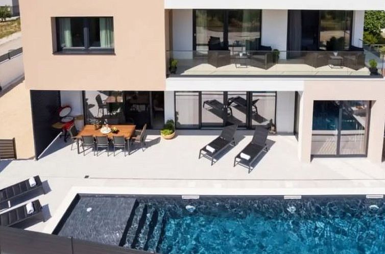 Unterkunft 10330824 - Ferienhaus Dalmatien - Vakantiehuis Villa Barbara with heated pool