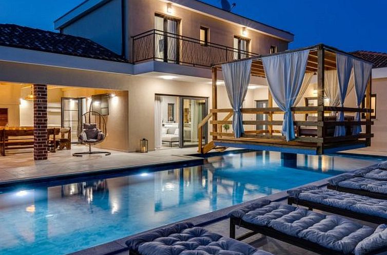 Unterkunft 10330825 - Ferienhaus Dalmatien - Vakantiehuis Magnificent Villa Oasis with extra large heated