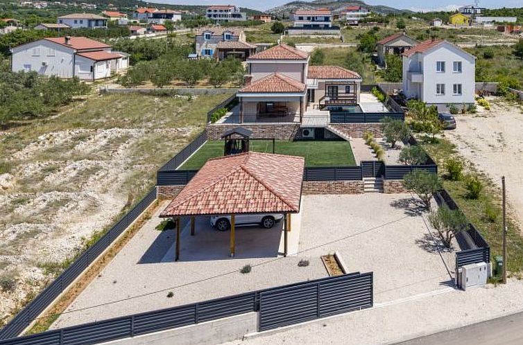Vakantiehuis Magnificent Villa Oasis with extra large heated