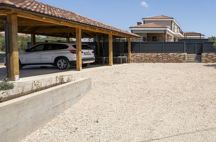 Vakantiehuis Magnificent Villa Oasis with extra large heated
