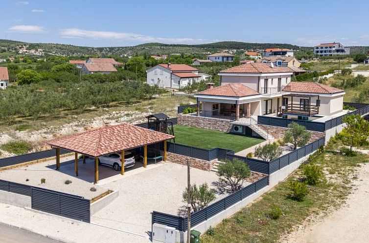 Vakantiehuis Magnificent Villa Oasis with extra large heated