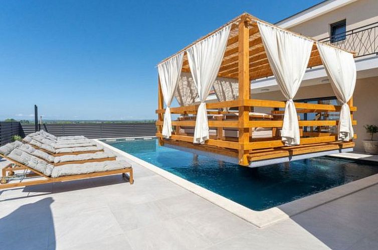 Vakantiehuis Magnificent Villa Oasis with extra large heated