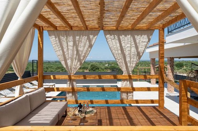 Vakantiehuis Magnificent Villa Oasis with extra large heated