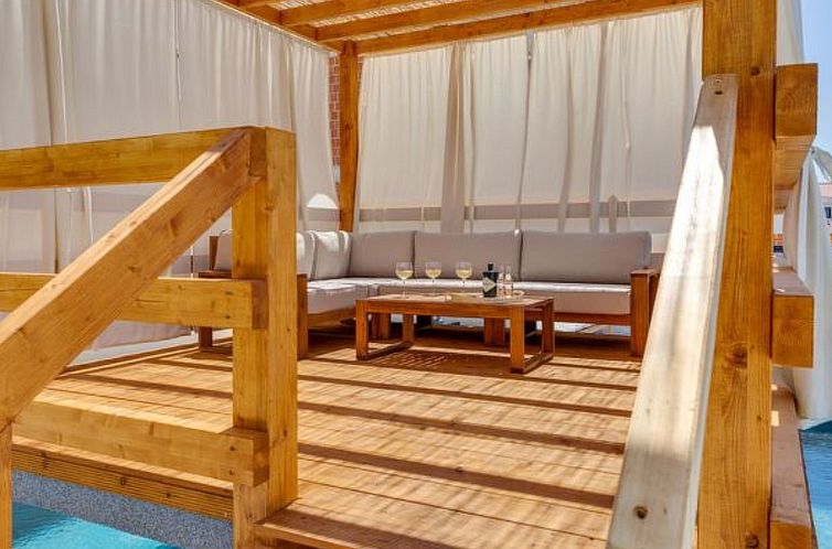 Vakantiehuis Magnificent Villa Oasis with extra large heated
