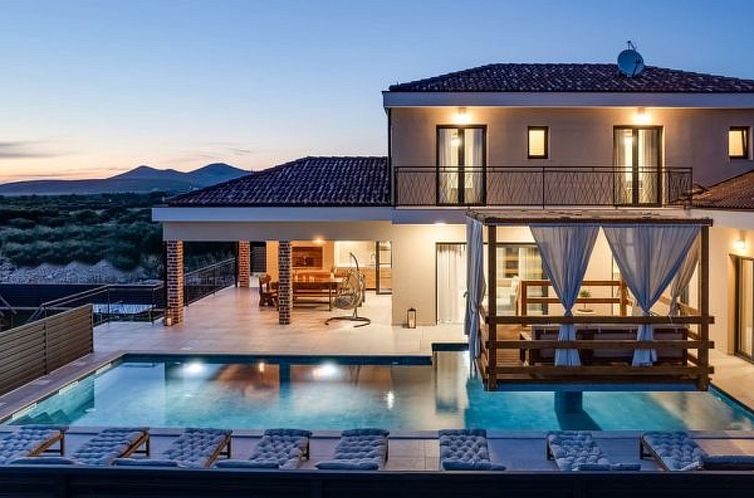 Vakantiehuis Magnificent Villa Oasis with extra large heated