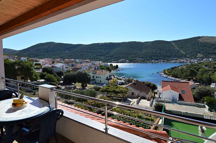 Guest house 1033418 - Apartment Dalmatia - Appartement Grebastica