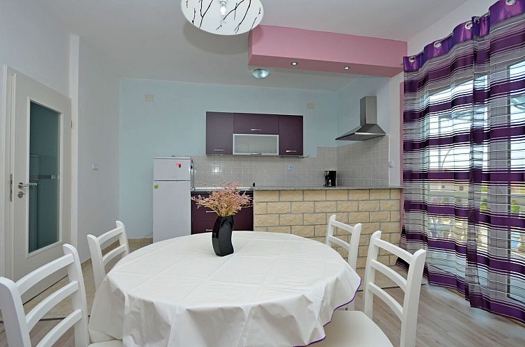 Appartement Komfortable, modern eingerichtete Wohnung