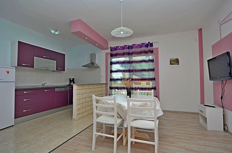 Appartement Komfortable, modern eingerichtete Wohnung