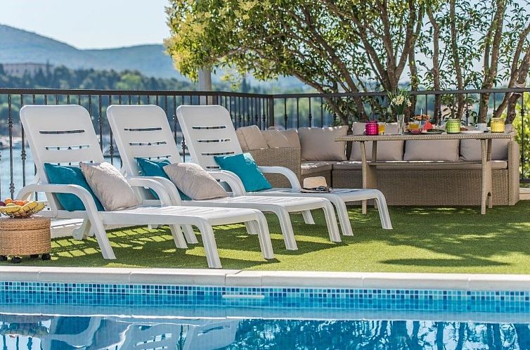Vakantiehuis Villa Mandalina mit Pool und herrlichem Meerbli