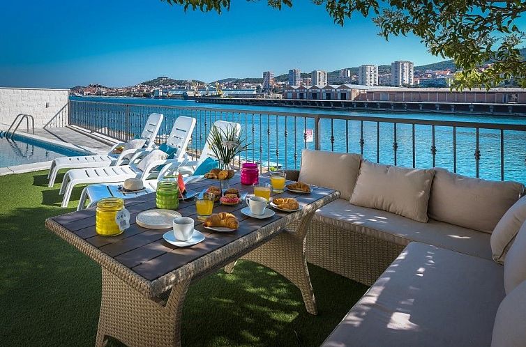 Vakantiehuis Villa Mandalina mit Pool und herrlichem Meerbli