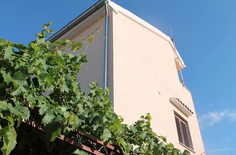 Appartement Wohnung Jadrija mit zwei Balkonen in Strandnähe