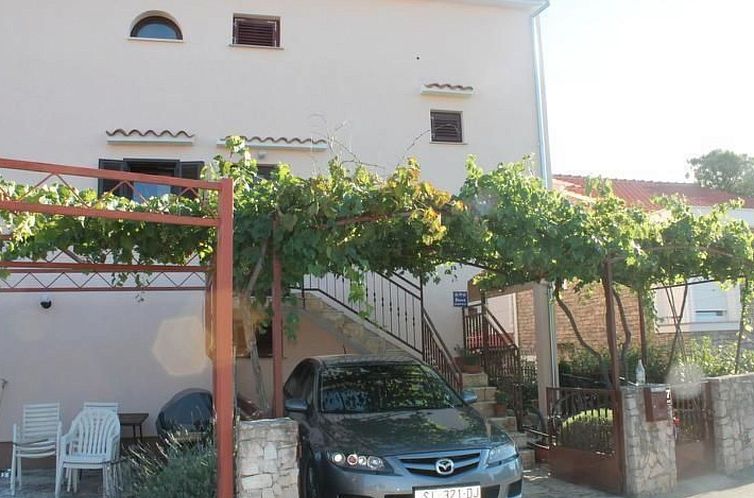 Appartement Wohnung Jadrija mit zwei Balkonen in Strandnähe