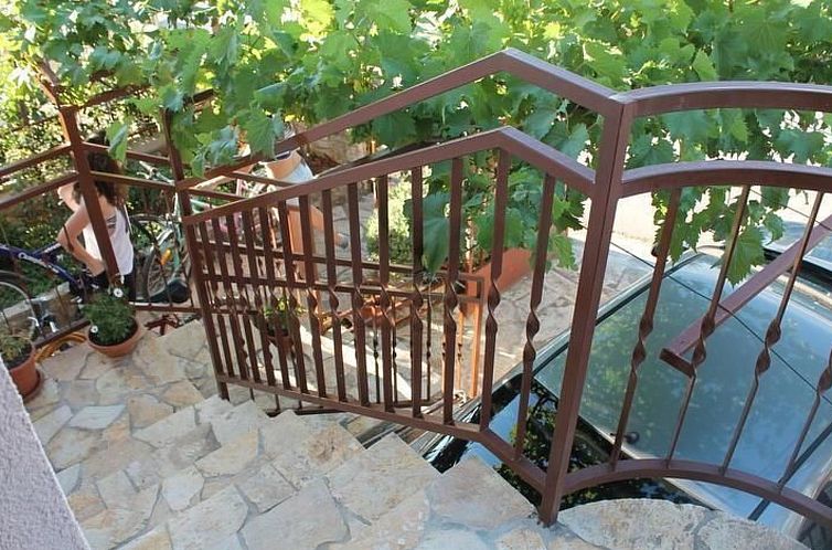Appartement Wohnung Jadrija mit zwei Balkonen in Strandnähe