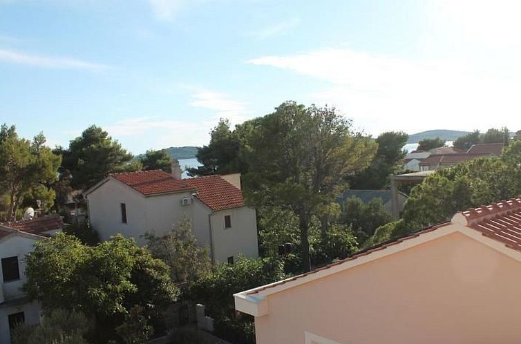 Appartement Wohnung Jadrija mit zwei Balkonen in Strandnähe