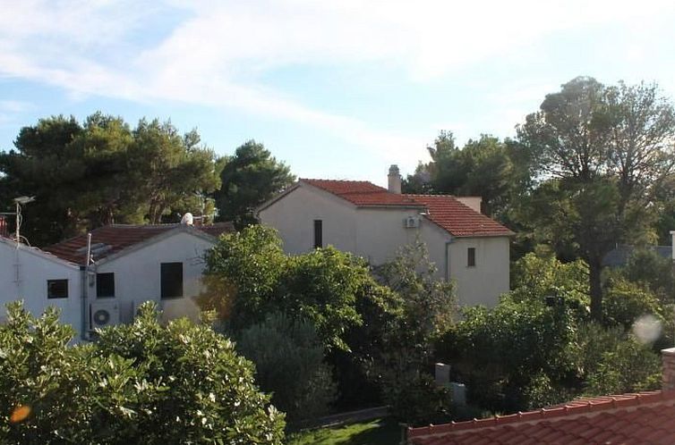 Appartement Wohnung Jadrija mit zwei Balkonen in Strandnähe