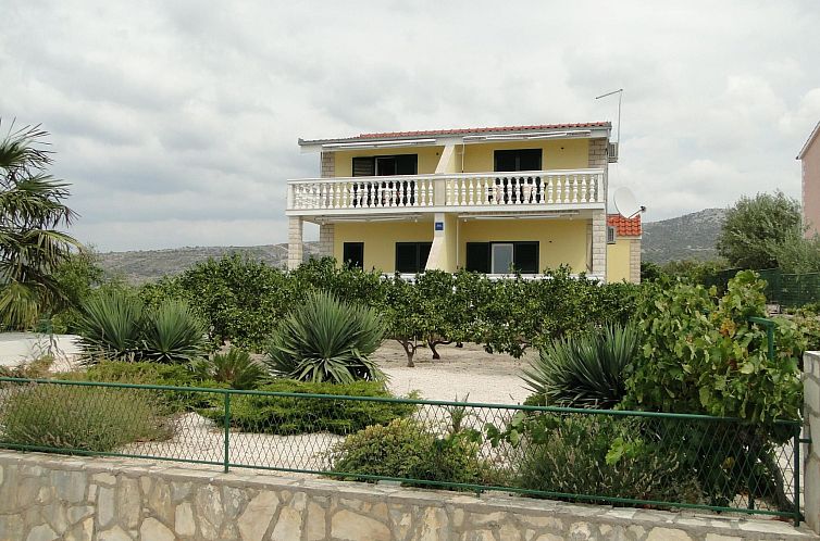 Guest house 1033556 - Apartment Dalmatia - Appartement Rube 3 für 4 Personen