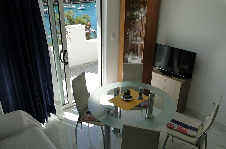 Guest house 1033560 - Apartment Dalmatia - Appartement "Mir" mit Blick auf das Wasser