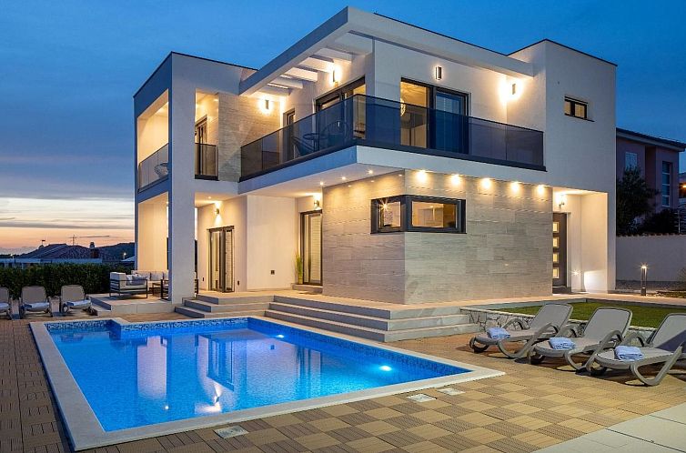 Unterkunft 1033630 - Ferienhaus Dalmatien - Vakantiehuis Haus in Vodice mit privatem Parkplatz