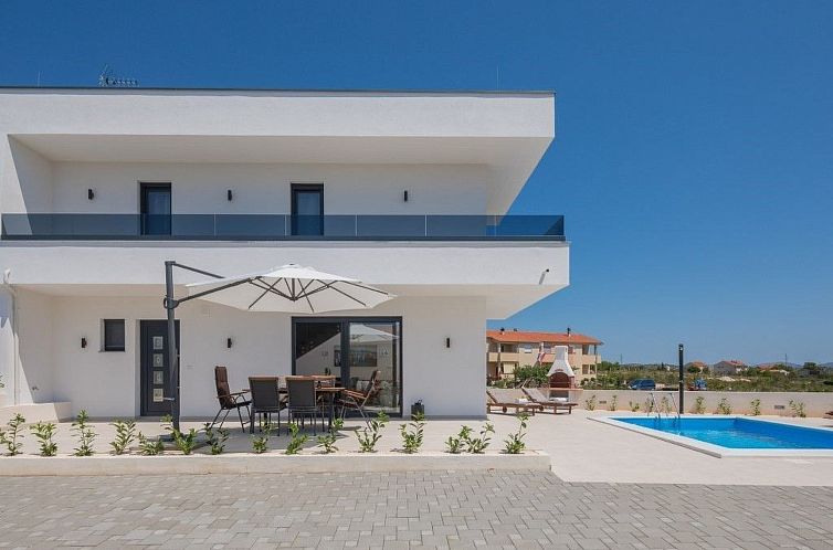 Vakantiehuis Schöne Villa Bettina in Vodice