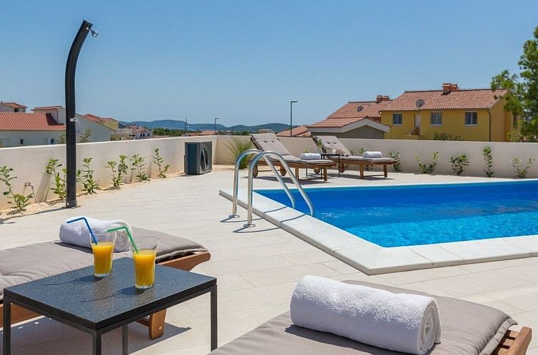 Vakantiehuis Schöne Villa Bettina in Vodice