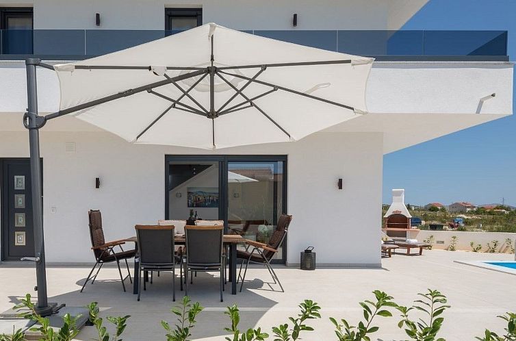 Vakantiehuis Schöne Villa Bettina in Vodice