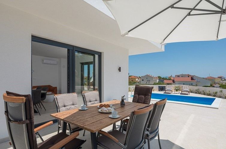 Vakantiehuis Schöne Villa Bettina in Vodice