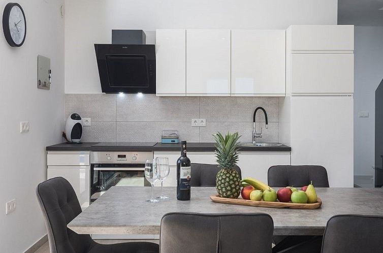 Vakantiehuis Schöne Villa Bettina in Vodice