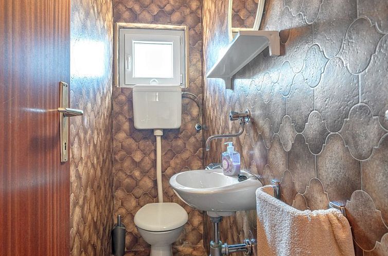 Appartement Große Ferienwohnung in Vodice mit Eigenem Balko