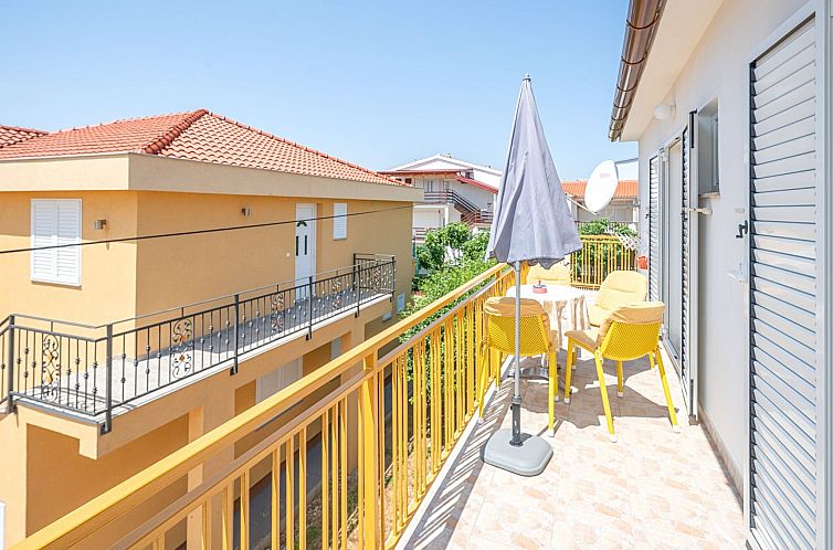 Appartement Große Ferienwohnung in Vodice mit Eigenem Balko