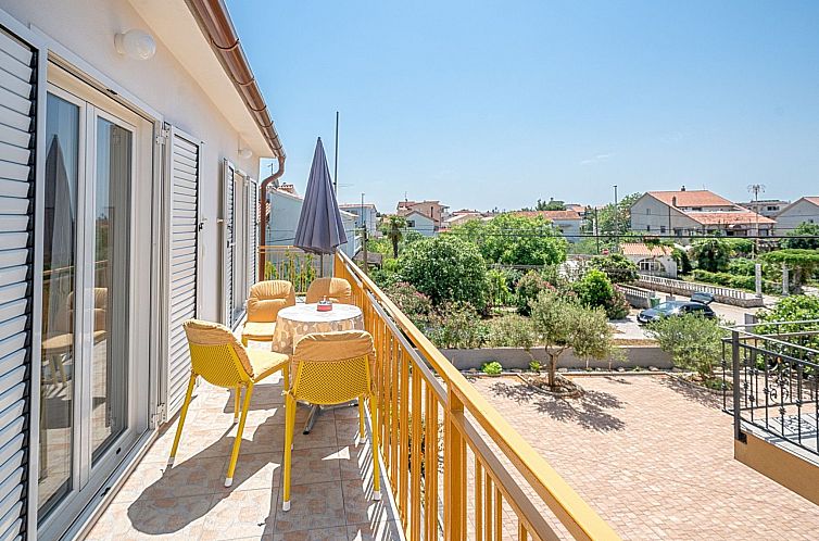 Appartement Große Ferienwohnung in Vodice mit Eigenem Balko