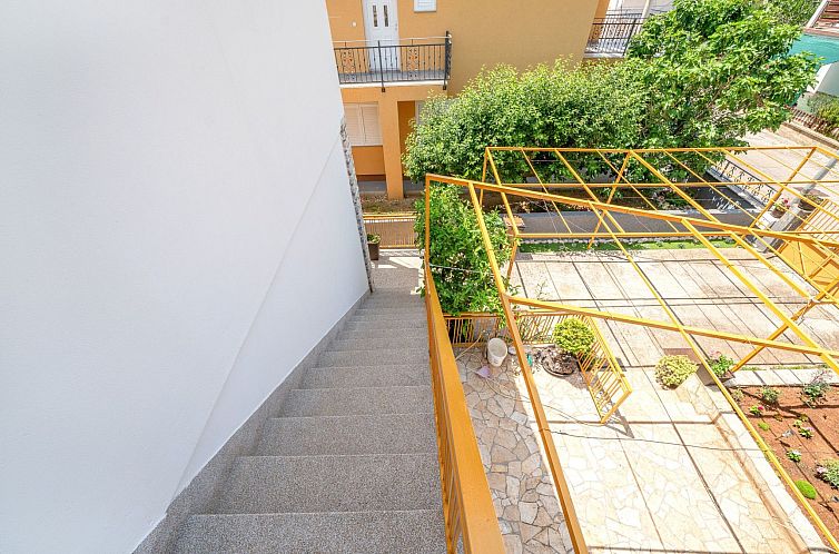 Appartement Große Ferienwohnung in Vodice mit Eigenem Balko