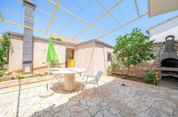 Appartement Große Ferienwohnung in Vodice mit Eigenem Balko