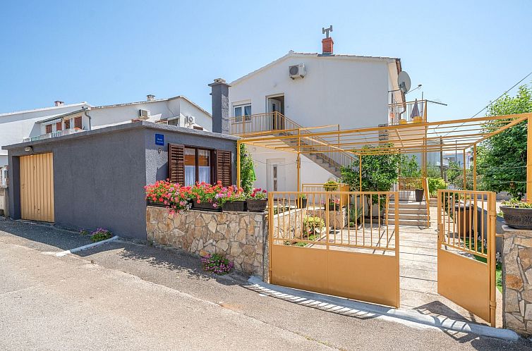 Appartement Große Ferienwohnung in Vodice mit Eigenem Balko
