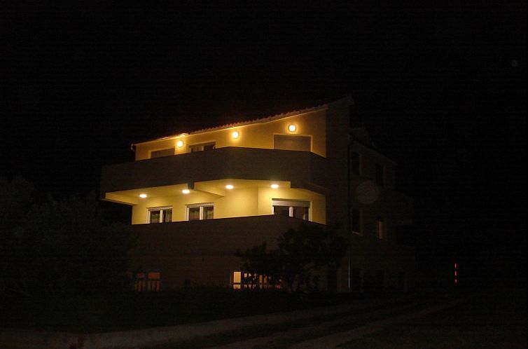 Appartement Moderne Ferienwohnung in Vodice mit Grill