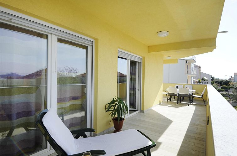 Appartement Moderne Ferienwohnung in Vodice mit Grill