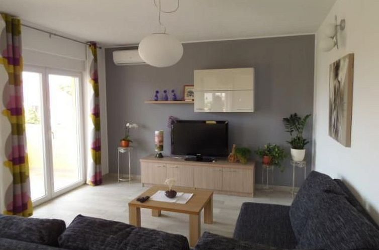 Appartement Moderne Ferienwohnung in Vodice mit Grill