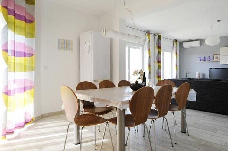 Appartement Moderne Ferienwohnung in Vodice mit Grill