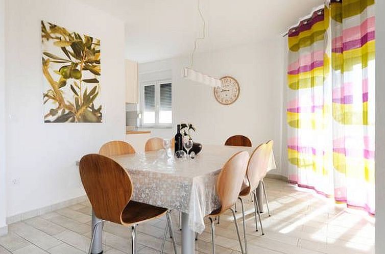 Appartement Moderne Ferienwohnung in Vodice mit Grill