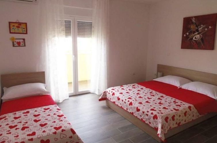 Appartement Moderne Ferienwohnung in Vodice mit Grill