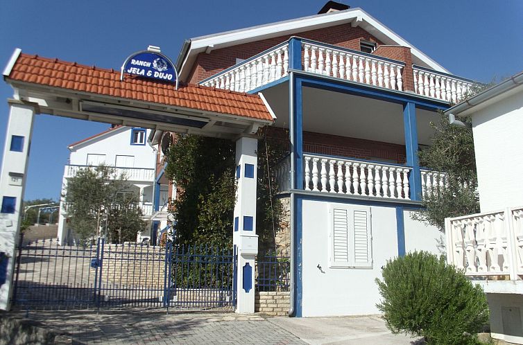 Guest house 10337305 - Apartment Dalmatia - Appartement FeWo 2, mit 1. Schlafzimmer für 4. Personen mit