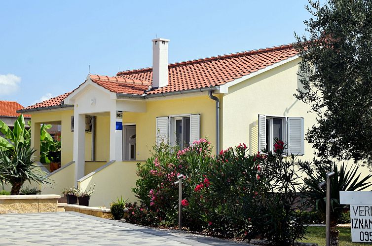 Unterkunft 10337306 - Ferienhaus Dalmatien - Vakantiehuis Modernes Ferienhaus in Dobropoljana mit Terrass